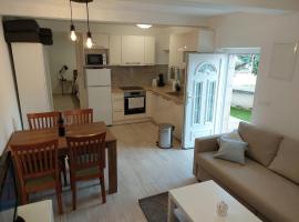 Apartment by AntunovicWinery, hotel di Trpanj