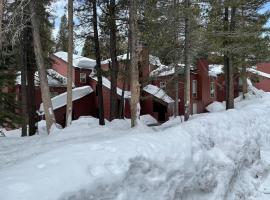 Golf Club Condos #437, hotel vicino alla spiaggia a Truckee