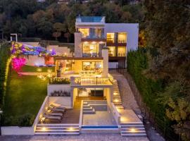 Villa AltaVista - Seaview & Relax with Heated Pool & MiniGolf, property with onsen in Opatija