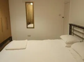Cosy relaxing 4 bed Home with 2 parking Space