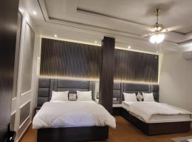Om Sai Palace, Agra, מלון עם חניה באגרה