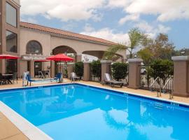 Quality Inn & Suites Camarillo-Oxnard, מלון בקמרילו