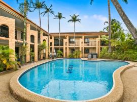 Oasis Inn Apartments: Cairns şehrinde bir otel