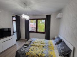 Студио Ава 2, hotel in Sliven