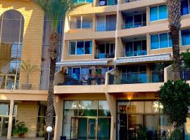 יולי גולף, hotel with jacuzzis in Caesarea