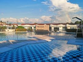 Agradable casa con piscina en tierra caliente, hotell i Flandes