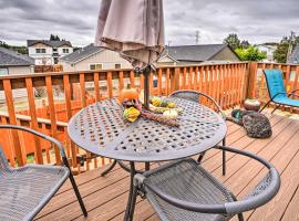 Springfield Apt with Deck and Central Location!, hotel in Springfield