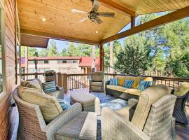 Near Hiking Cabin with Deck and Grill in Show Low, hôtel à Show Low