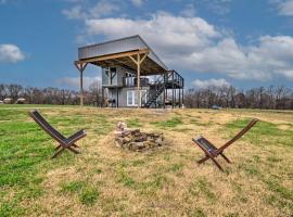 One-of-a-Kind Container Home on Century Farm!, pet-friendly hotel in Mount Vernon