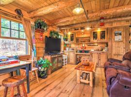 Chic Brandon Cabin with Pool, Hot Tub and Sauna!, vilă din Brandon