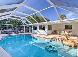 Palm Beach Gardens Home with Pool and Lanai!, pet-friendly hotel in Palm Beach Gardens