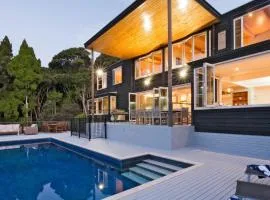 Private Luxury in Paihia - with Heated Pool!