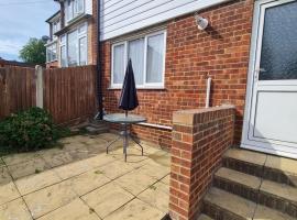 Dartford Kent House - Hosted by Castile Accommodations Ltd, holiday rental in Kent