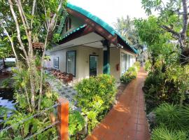 Villa By Areeya Phubeach resort, holiday rental in Ban Chong Phli