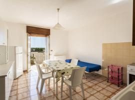 Appartamento fronte spiaggia e vista mare climatizzato, hotel in Torre Mozza