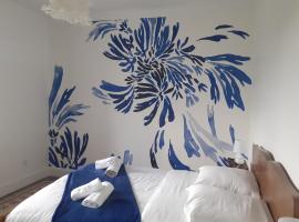 Villa, piscine, jardin, barbecue, proche centre, prázdninový dům v Orange