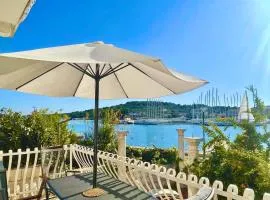 Seafront apartment with amazing view