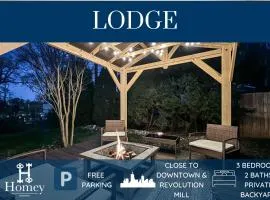 Homey Lodge - Cozy home / Walk to Revolution Mill / Near Downtown / Perfect for groups and family / Free parking