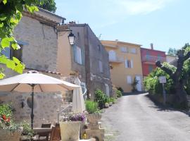 Studio tout confort dans maison de caractère, hotel v destinaci La Bastide
