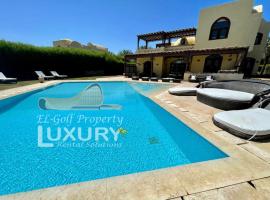 Villa 4 Bed Rooms-North Golf-GN24, cabaña o casa de campo en Hurghada