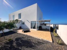 Azur Arts Lanzarote Lofts, hotel em Tinajo