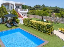 Chania City Villa – willa w mieście Mourniaí