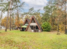 Modern holiday home in Stramproy in the forest、Stramproyの駐車場付きホテル