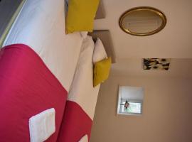 Braillen Suite- 2 bedroom with kitchenette and bathroom, hotel Denbigh-ben