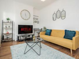 Entire Lovely family home with Wi-Fi, Netflix, self check-in, hotell nära CRATE St James Street, London