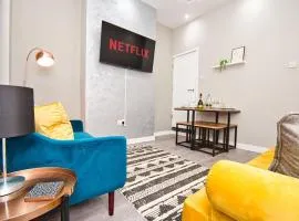 *Sleeps 9* Modern, 4 Bed House, Birmingham