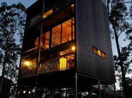Gold Coast Tree Houses, lodge sa Neranwood