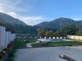 Seeheim Resorts, hotel with pools in Athirappilly