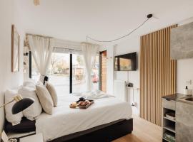 Luxurious Private Studio Amsterdam Zuid, хотел близо до Амстердамсе Бос, Амстердам