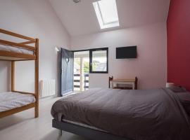 Les chambres du Bistro du Canal, hotel v destinaci Pleyben