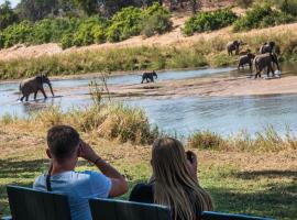 Maninghi Lodge, hotel con piscina a Balule Game Reserve