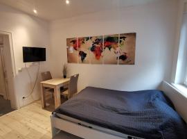 Gemütliches Zimmer mit eigenem Bad und Küche: Swisttal şehrinde bir ucuz otel
