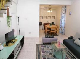 Cozy house with free parking near Utm, Legoland, cottage in Skudai