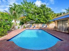 4 bd Near beach spacious solar heated pool waterfront home