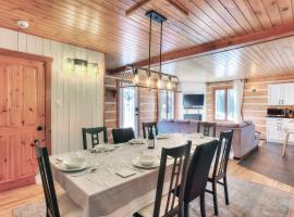 Hjort cottage - 4 Bedrooms 9 people 2 bathrooms, chalet i La Macaza