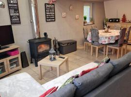 cocon douillet avec ambiance du feu au bois, hôtel pour les familles à Hastière-par-delà