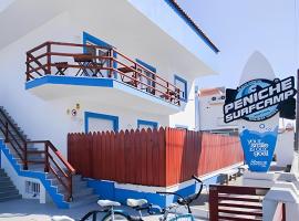 Peniche Surfcamp Hostel, hotel a Baleal