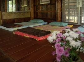 Art House at Chiangdao - Waterlily House, hotel in Chiang Dao
