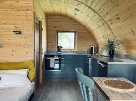 Park Hill Pod, hotel con estacionamiento en Stratford-upon-Avon