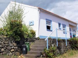 A Barraka: your cozy house in Flores!, sumarhús í Lajes das Flores