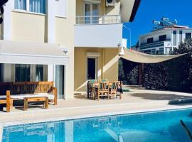 Excellent 3 storey villa with a swimming pool, hytte i Belek