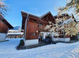 Cascades, 3 bedroom chalet with shared pool., cabin in Samoëns