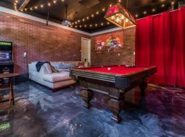 VNC BNB King beds, pool table, fire pit, arcade, xbox, hotel con parcheggio a Vancouver