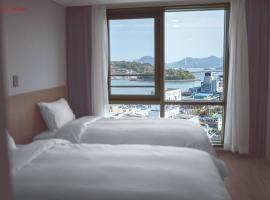 Hotel Kenny Yeosu, hotell i Yeosu