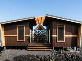 THE OHANA HOUSE, Amazing Tiny Home on A Volcanic Lava Field!