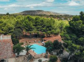 Gîte de charme en pleine forêt - Mas Sarava, παραθεριστική κατοικία σε Cases-de-Pène